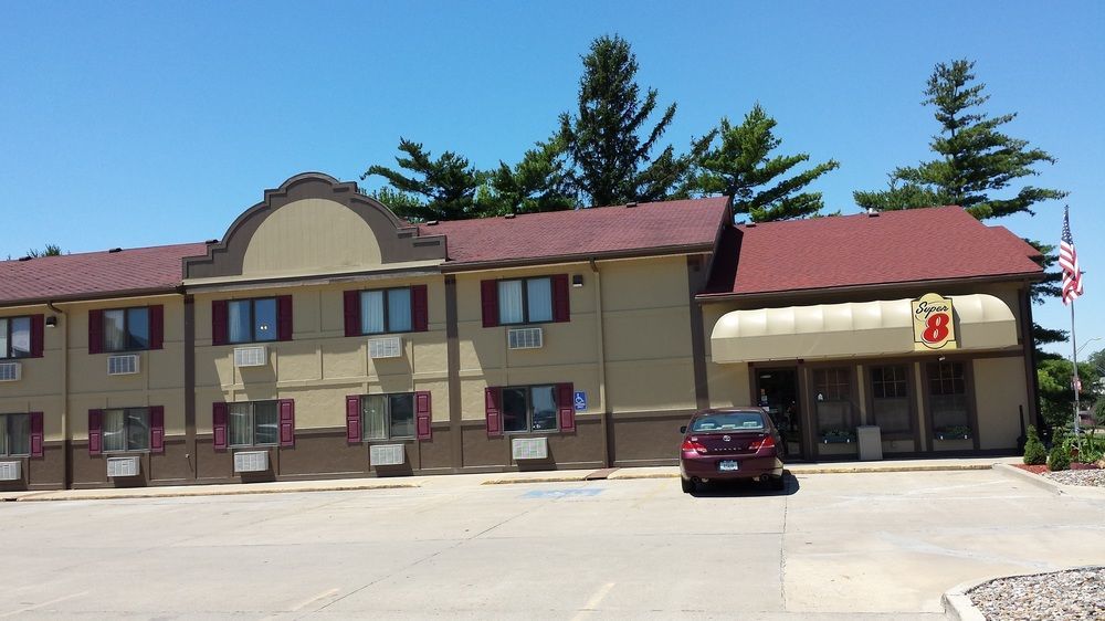 Super 8 By Wyndham Pella Motel Exterior photo